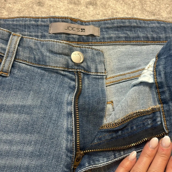 Joe's Loose Fit Crop, Size 31. Light Wash. - Picture 11 of 12